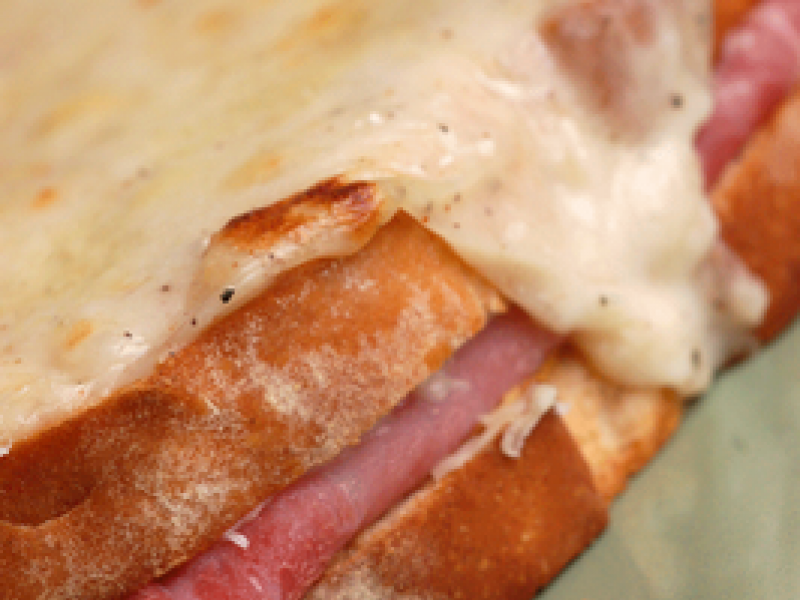Croque met witloof, cheddar en gandaham