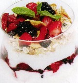 Muesli met rode vruchten en yofu
