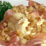 Aspergesalade met gepocheerd scharrelei en gedroogde ham