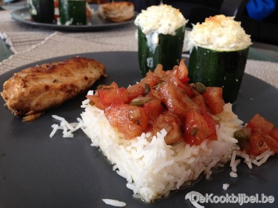 Gevulde courgettes met warme tomatenvinaigrette, kip en rijst