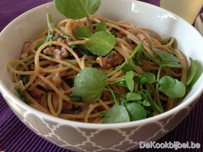 Volkoren spaghetti met waterkers walnotensaus