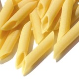 Penne met gebrande paprika's, feta en balsamico