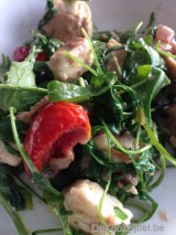 Warme salade van kip, rucola en feta