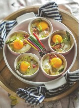 Oeufs cocotte met asperges en pancetta
