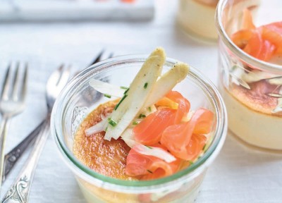 Aspergeflan met gerookte zalm