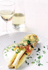 Mechelse asperges met flensje van bladpeterselie