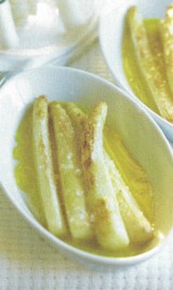 Gestoofde witte asperges met saffraan