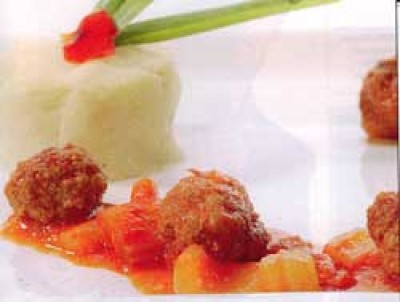 Gehaktballetjes met tomatensaus en selder