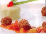 Gehaktballetjes met tomatensaus en selder
