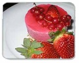 Bavarois van platte kaas en rode bessen
