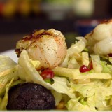 Gebakken bloedworst met langoustines, appelstroop en granaatdressing