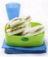 Boterhammen met geitenkaas spread en ham