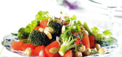 Salade van kikkererwten met geroosterde broccoli