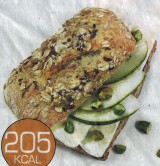 Broodje brie met peer en pistachenoten