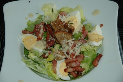 Caesar salade met spek en ei Caesar salade met spek en ei