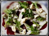 Carpaccio van rode biet met peer, gorgonzola en een honing vinaigrette 
