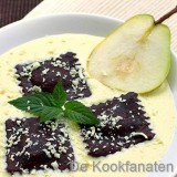 Chocolade ravioli met perensteentjes,  een sausje van witte chocolade, kokos en room
