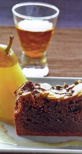 Chocolade taart met gepocheerde peer