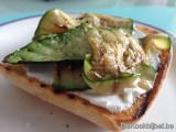 Crostini met geitenkaas en courgette
