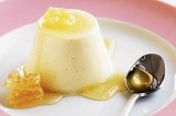 Panna Cotta van honing en amandelnoten