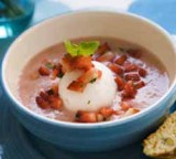 Koude rabarbersoep met aardbeien en citroensorbet