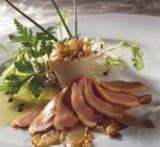 Lauwwarme salade van witloof met gerookte eendenborst