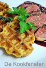 Eendenborstfilet met jus van cherry brandy en krieken, aardappelwafels