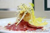 Lauwwarme salade van witloof met gerookte eendenborst