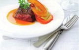 Steak van everzwijn gemarineerd met honing en citrusvruchten