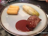 Everzwijnsteak porto-chocoladesaus en gebraiseerd witloof