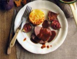 Everzwijngebraad met vijgen, saus met peperkoek