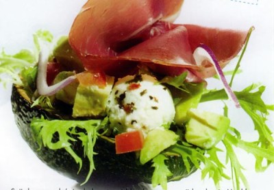 Gevulde avocado met Le Larry geitenkaas en Ganda ham Gevulde avocado met Le Larry geitenkaas en Ganda ham