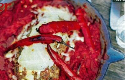 Varkensgehakt broodje met pittige tomatensaus en spaghetti Varkensgehakt broodje met pittige tomatensaus en spaghetti