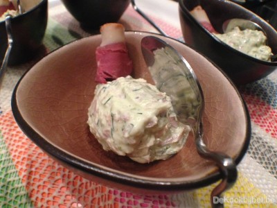 Lepelhapje met geitenkaas, ham en pesto