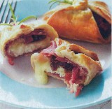 Driehoekjes met geitenkaas, vijgen en Bayonne ham