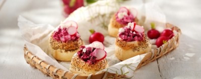 Gevulde pistolets met rodebietensalade