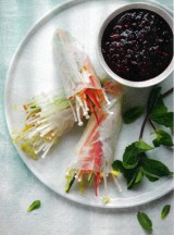 Rauwe groenten rolletjes met zoetzure dip