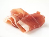 Aperitiefhapje met ham en artisjokmousse
