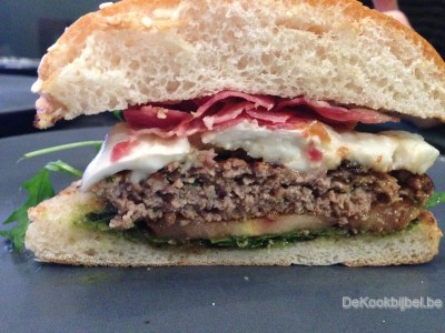 Hamburger Caprese