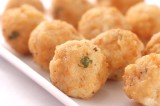 Gebakken risotto-bouletten met peterselie sabayon