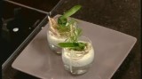 Mini glaasje met mierikswortel mousse en gerookte paling