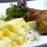 Gepaneerd kalfslapje met asperges en kruidenmousseline