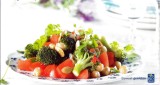 Salade van kikkererwten met geroosterde broccoli