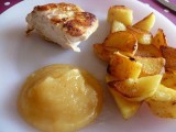 Kipfilet met appelmoes en gebakken aardappelen