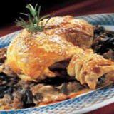 Kippenbout in bladerdeeg met truffeljus en paddestoelen
