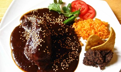 Kip op Mexicaanse wijze met chocoladesaus