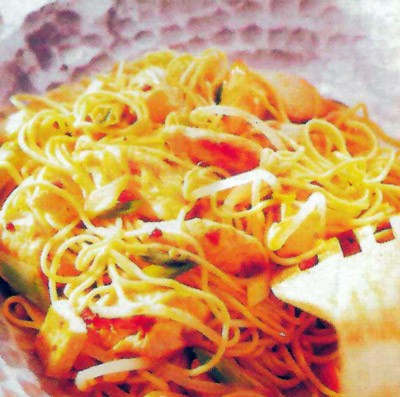 Gebakken noedels met tofu en kip