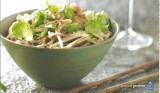 Kippenwok met paddenstoelen, sojascheuten en postelein