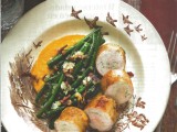 Kiprolladen met boontjes en pompoenpuree
