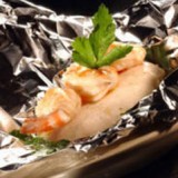 Papillot van kipfilet, scampi en kruidenboter